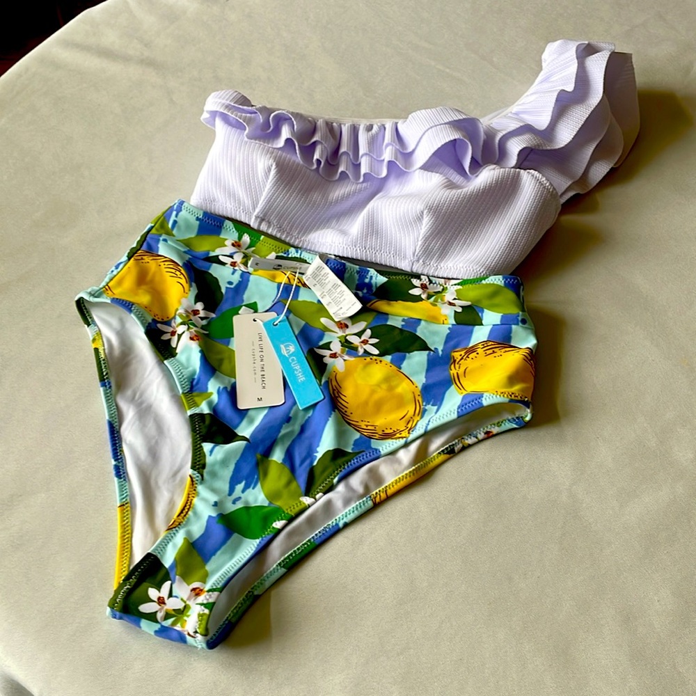 🍋 Lemon Cupshe Two Piece Swimsuit, Size M